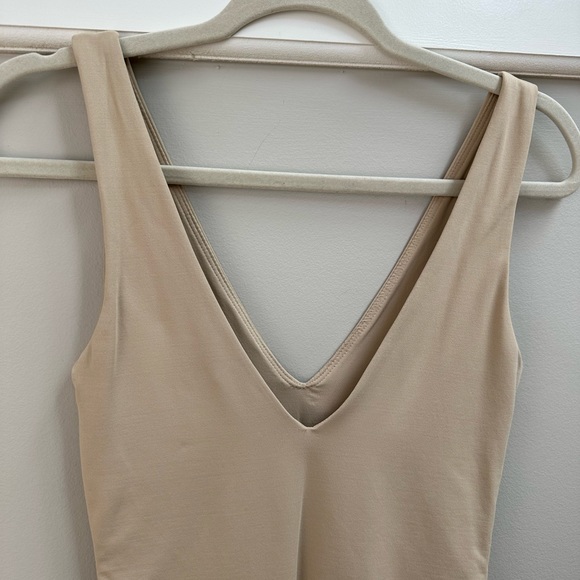 Babaton Contour V-Neck Bodysuit - Picture 7 of 9